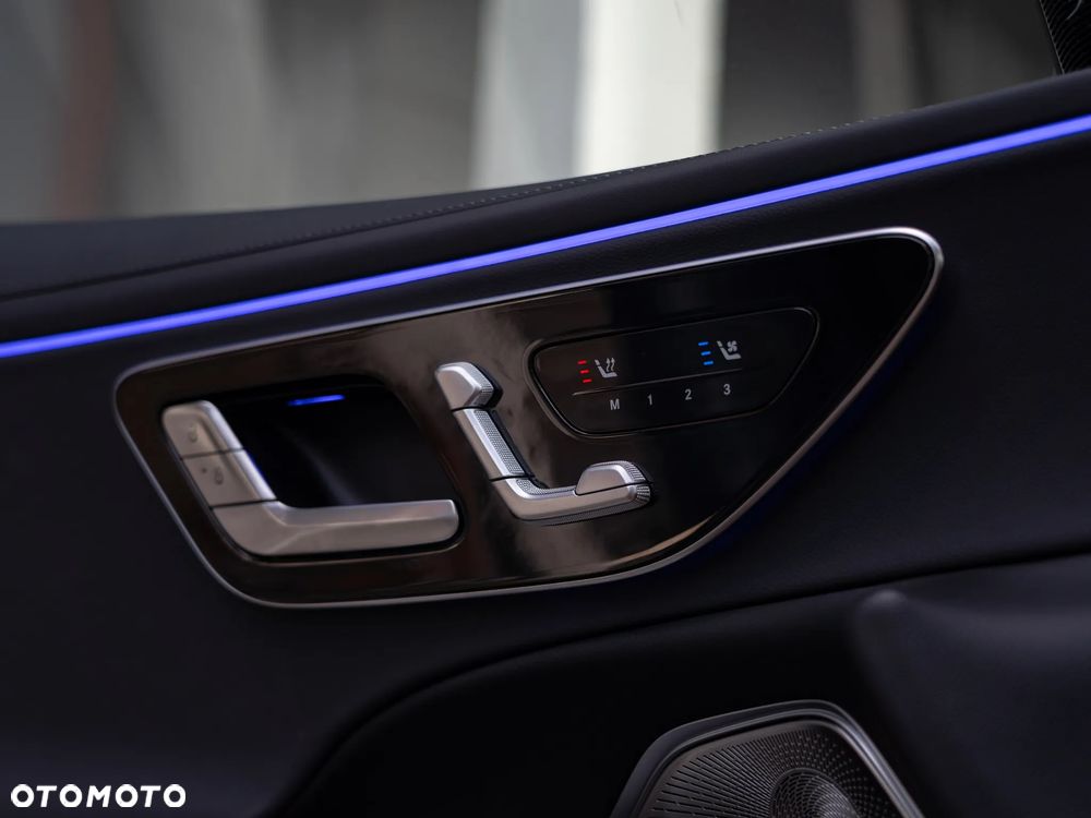 Mercedes-Benz Klasa E 300 de PHEV 4-Matic AMG 9G-Tronic - 38