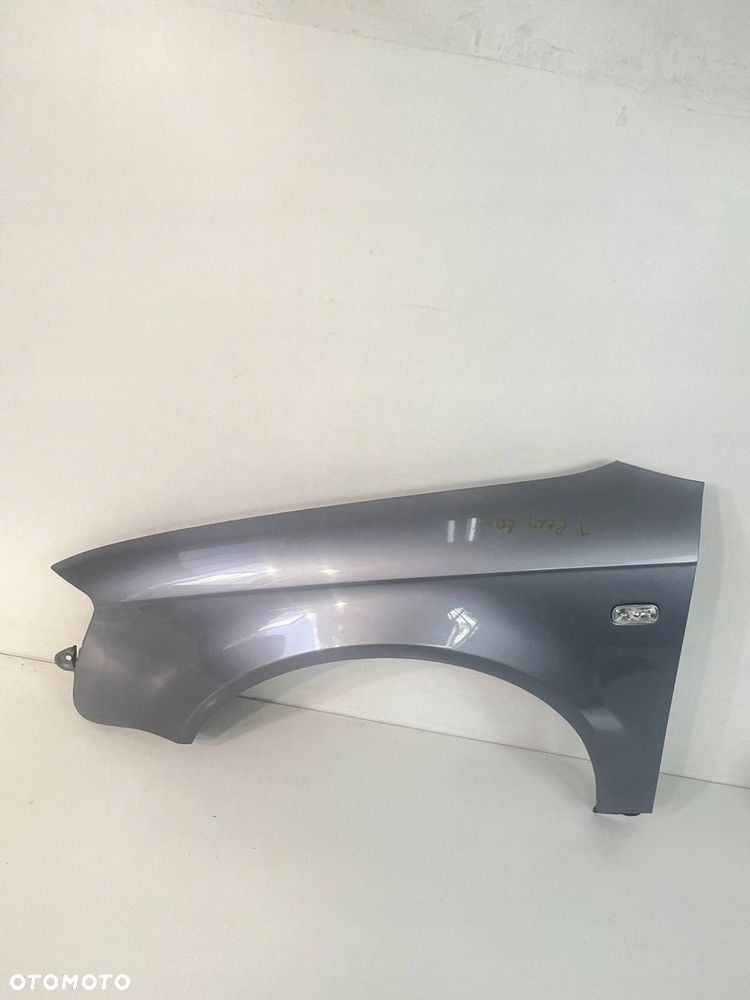 Błotnik przedni Lewa strona LEWY LY7J W KOLOR Audi A4 S4 B7 8E 8H 2007 - 2