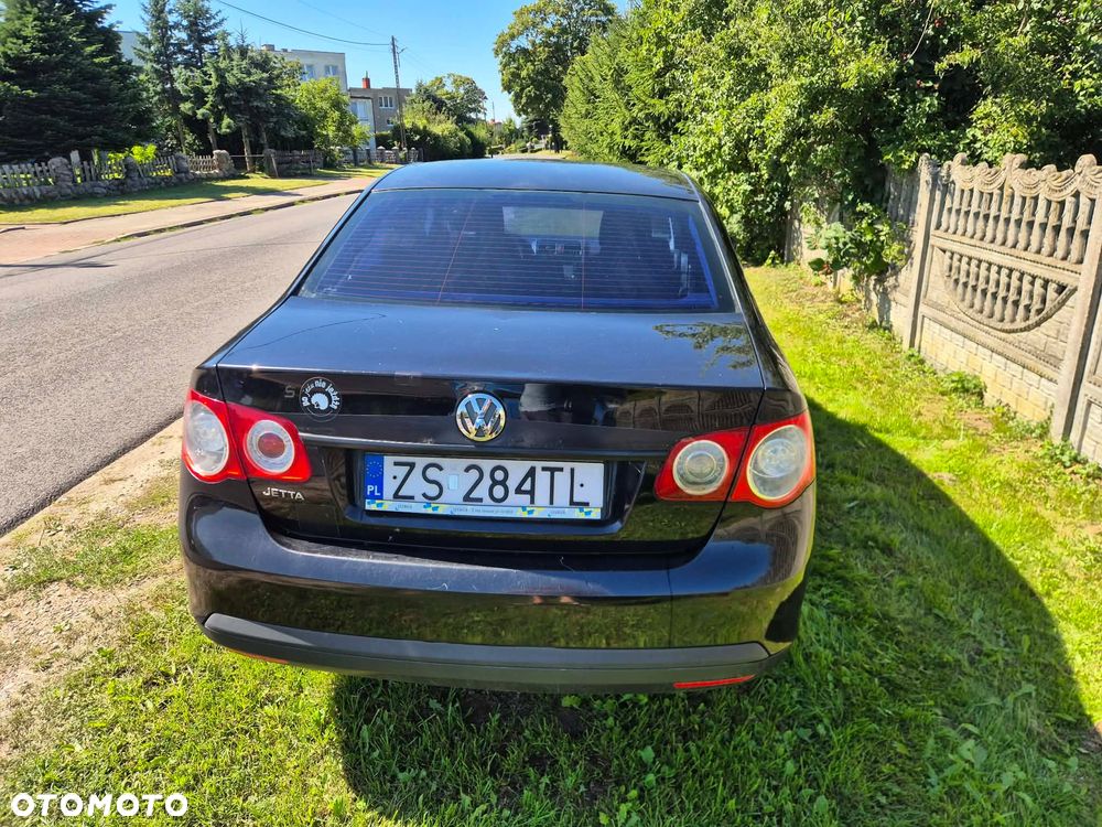 Volkswagen Jetta - 4