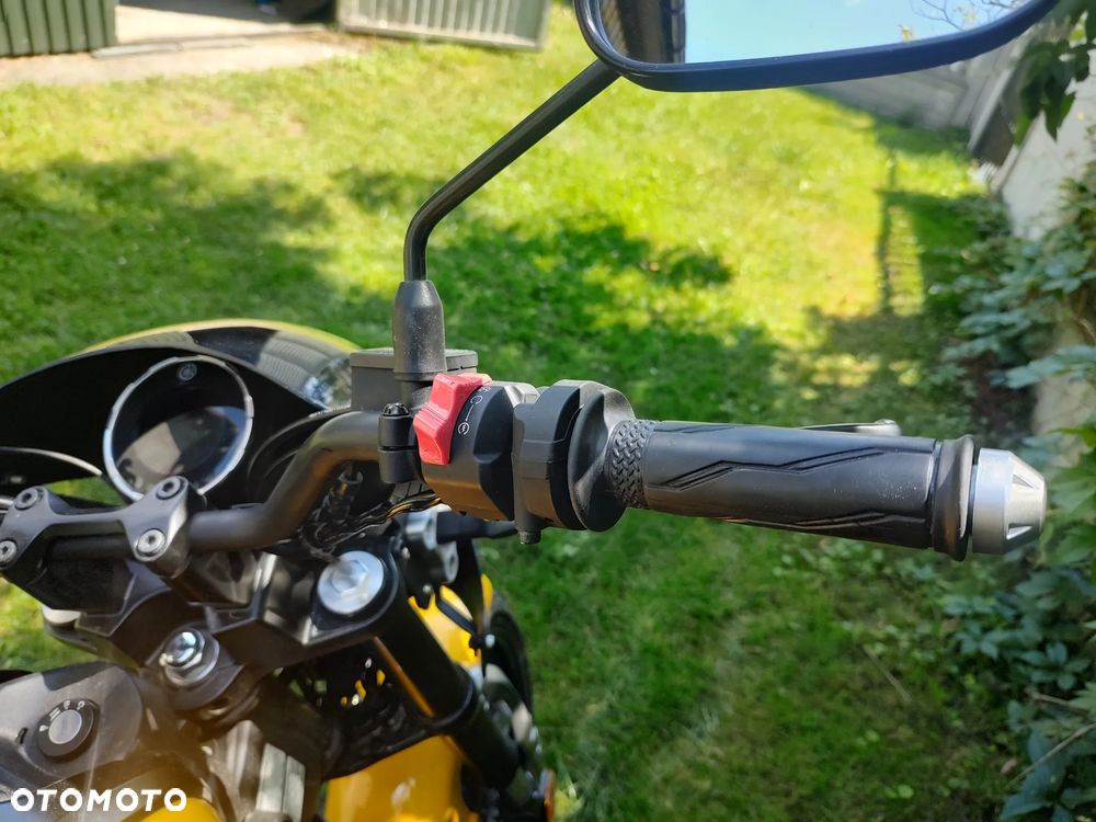 Yamaha XSR - 8