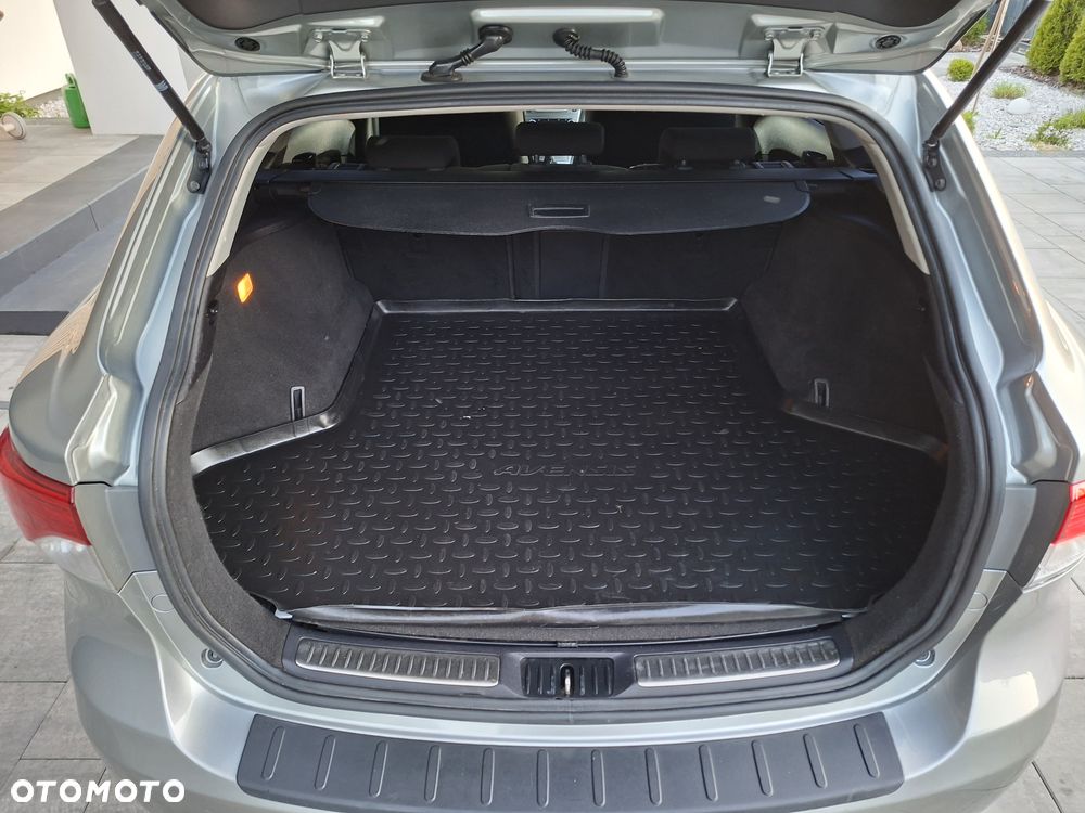 Toyota Avensis - 10