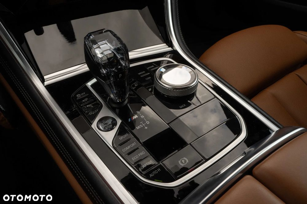 BMW Seria 8 - 24