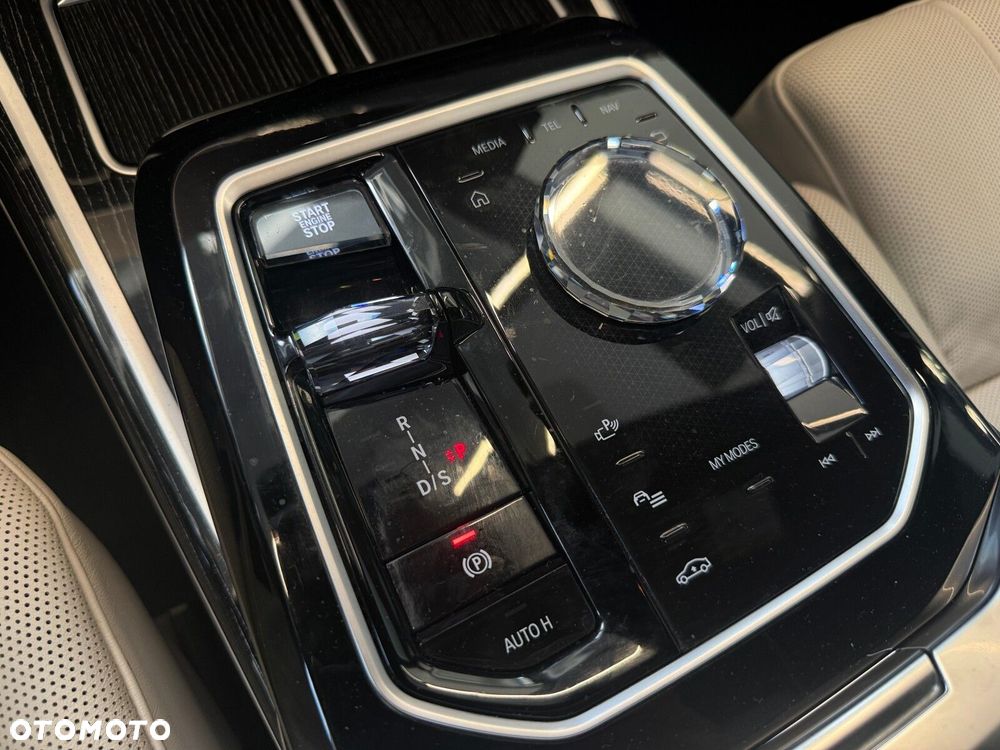 BMW Seria 7 - 29
