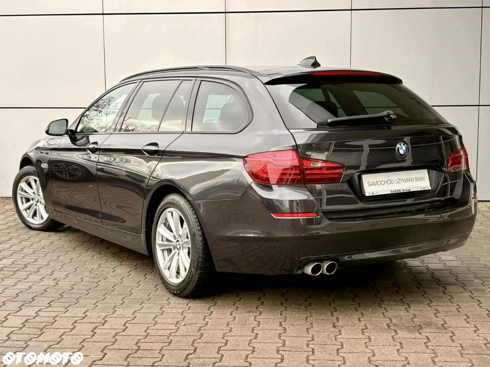 BMW Seria 5 525d xDrive - 14
