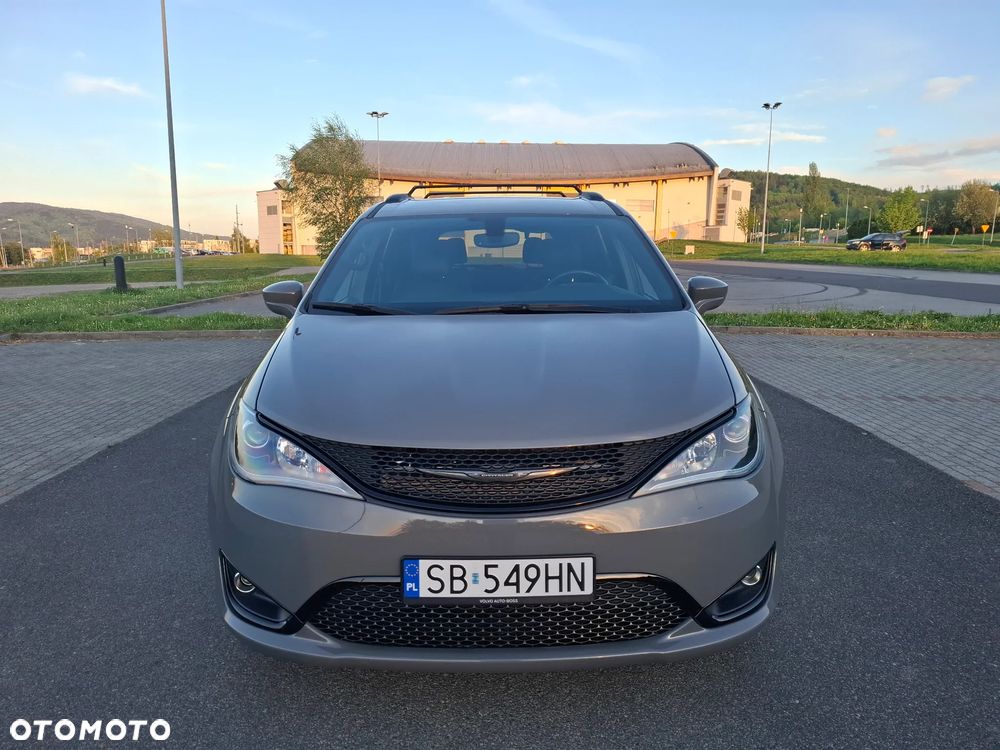 Chrysler Pacifica - 8