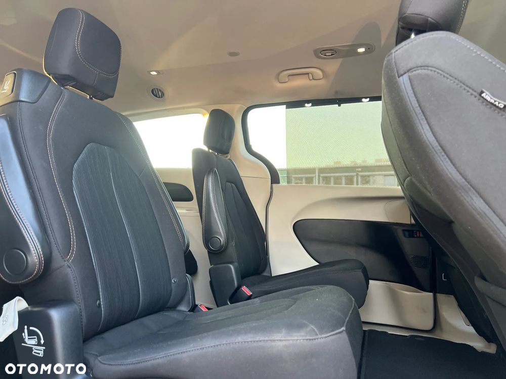 Chrysler Pacifica - 26