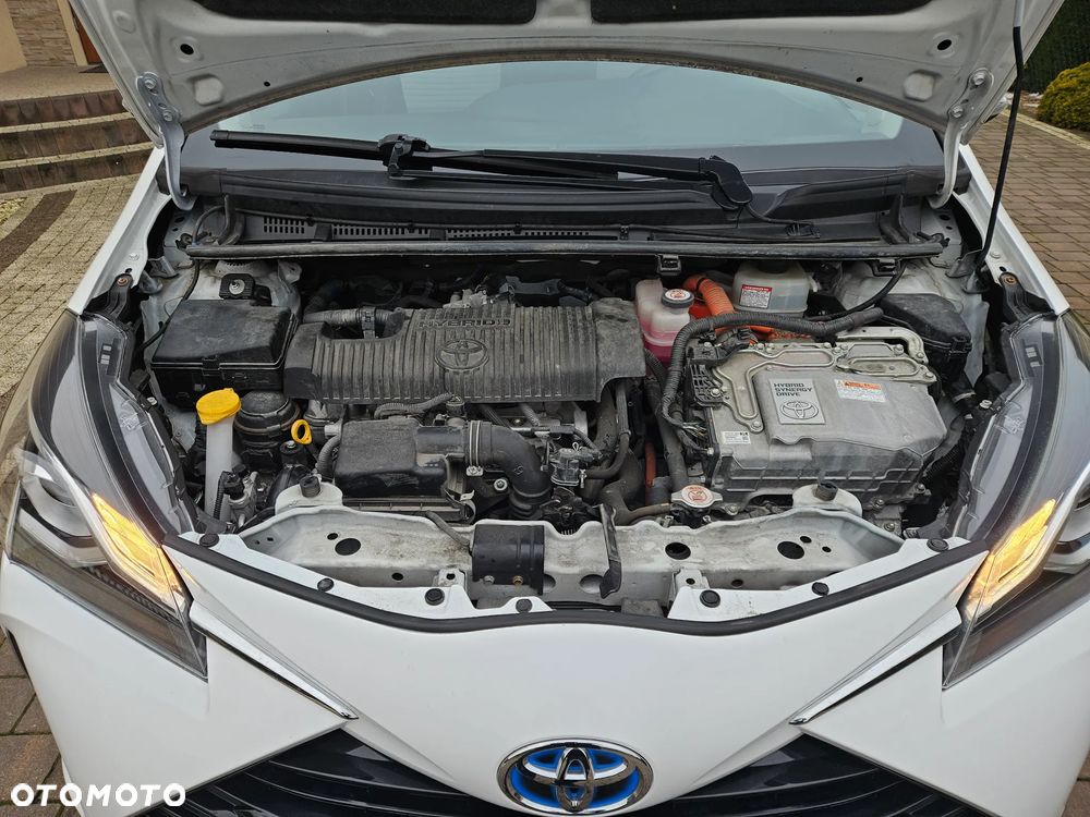 Toyota Yaris Hybrid 100 Selection - 27