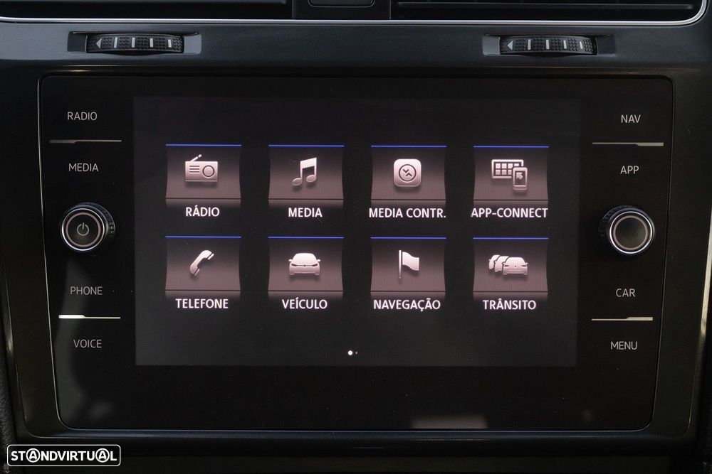 VW Golf 1.6 TDI Highline DSG - 11