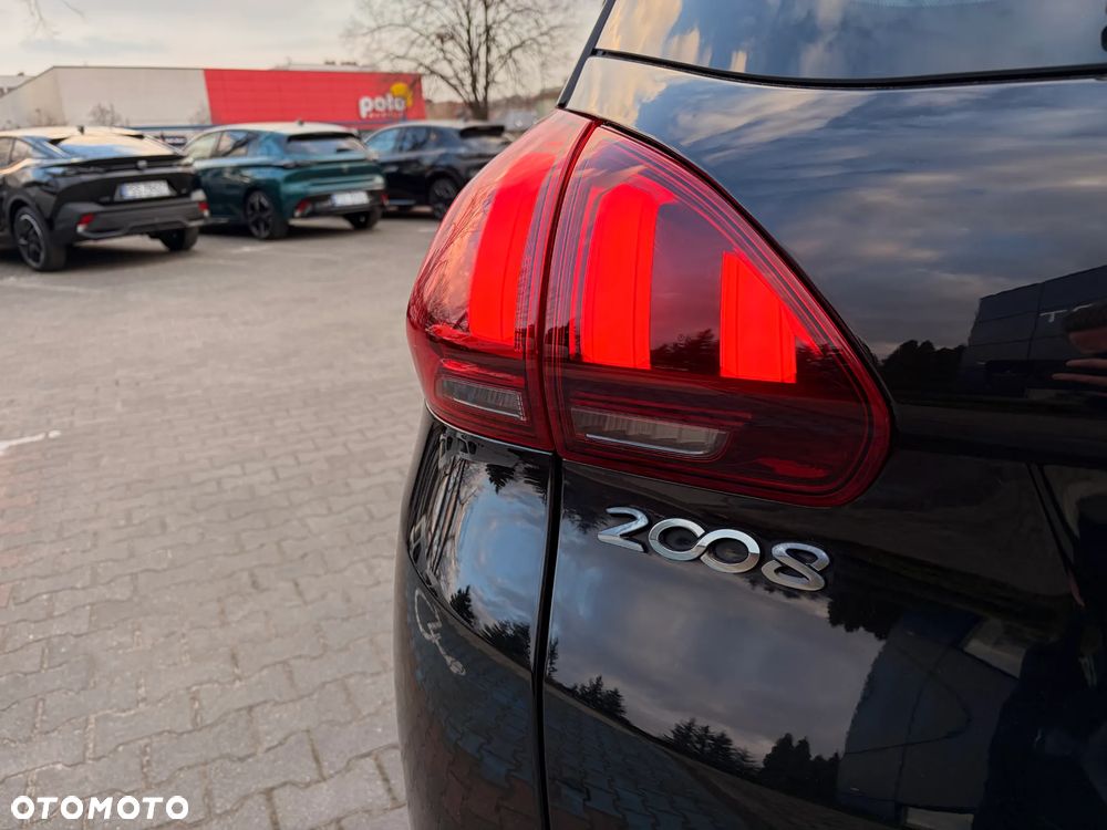 Peugeot 2008 1.2 Pure Tech Style S&S - 9