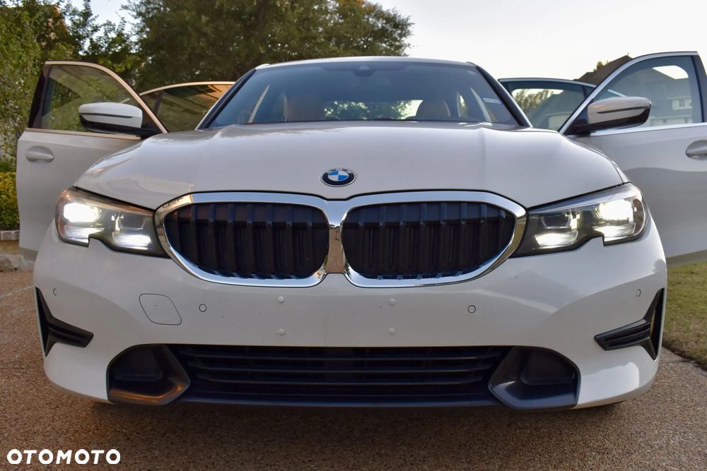 BMW Seria 3 330i M Sport - 10