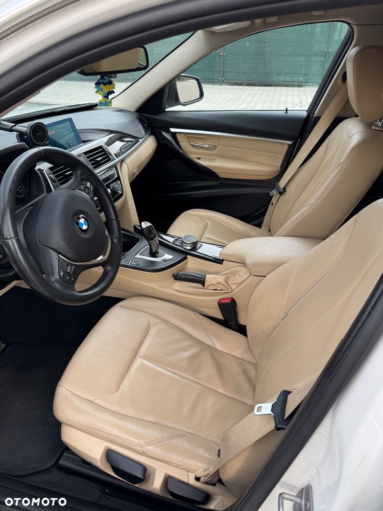 BMW Seria 3 320d Luxury Line - 9