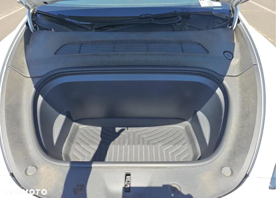 Tesla Model Y Long Range Dual Motor AWD - 12