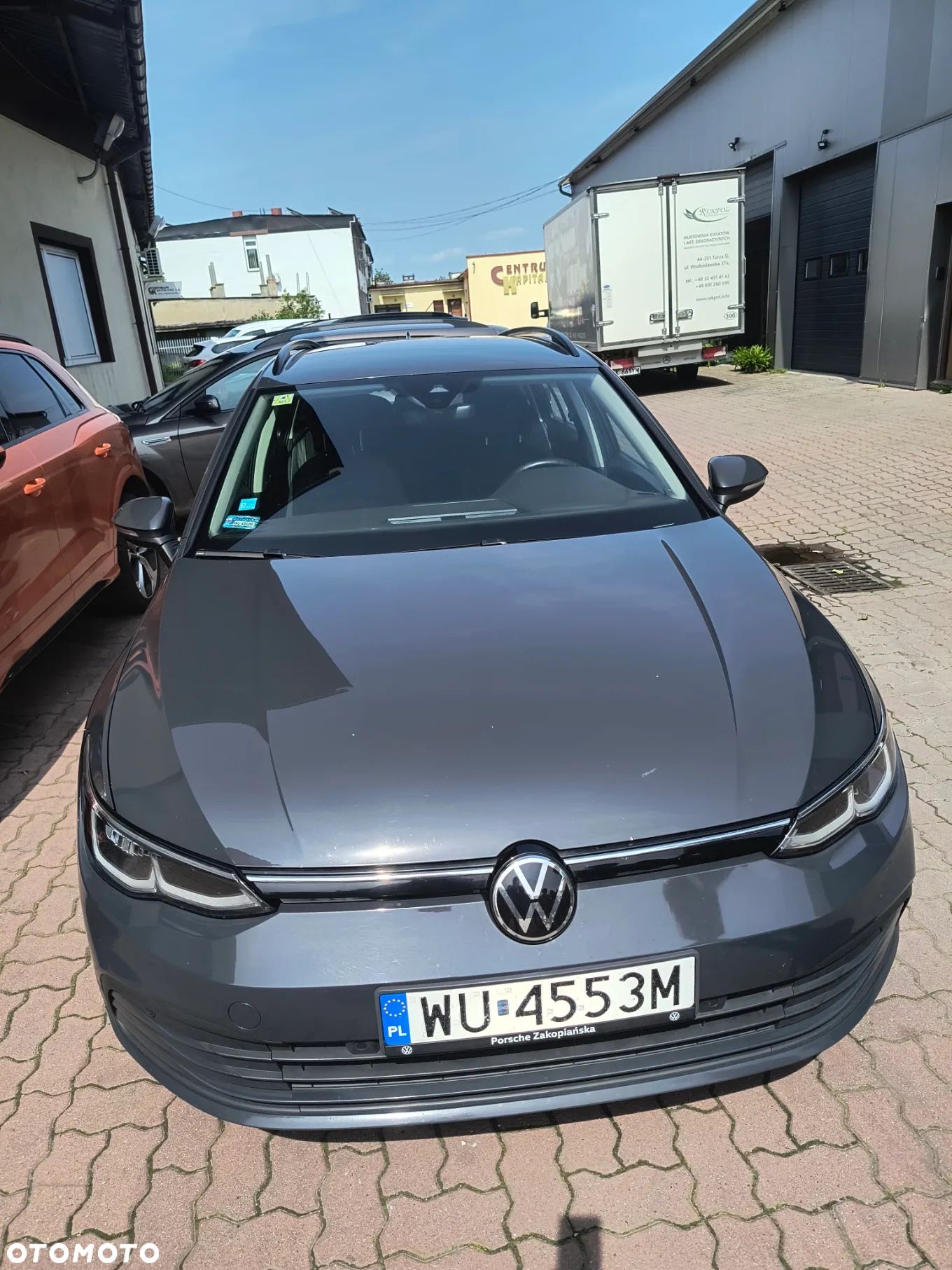 Volkswagen Golf - 1