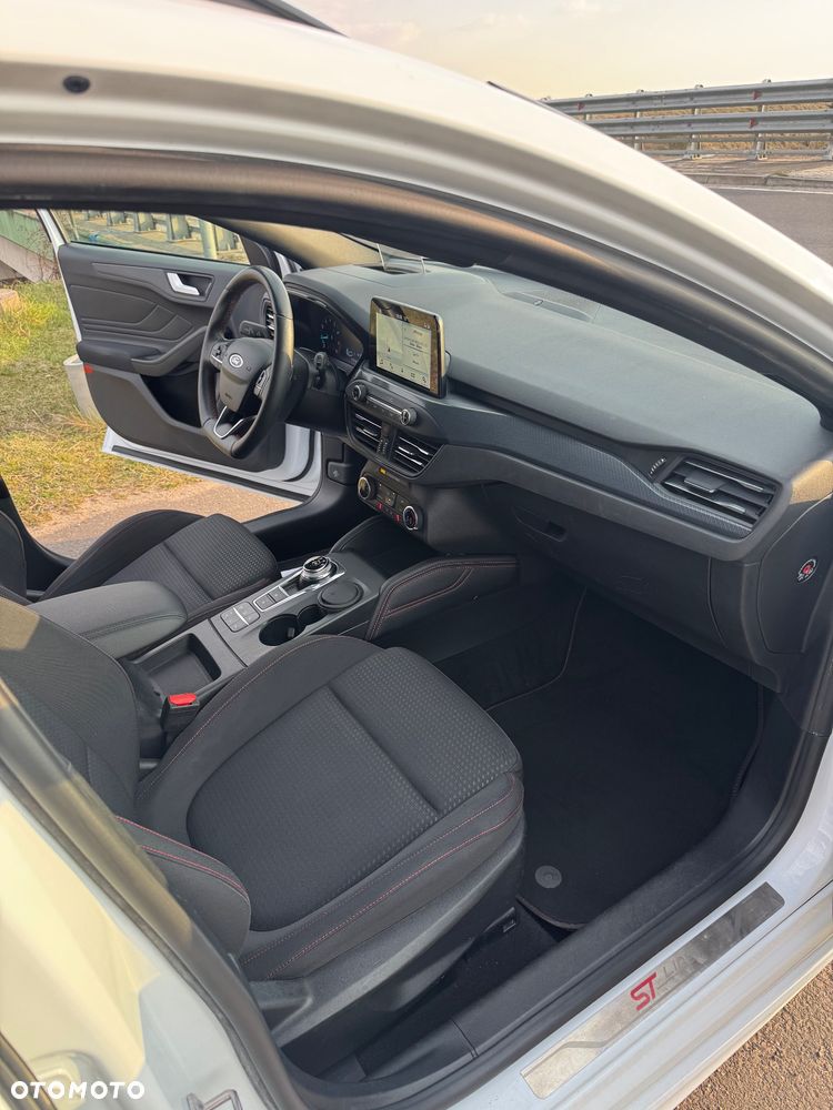 Ford Focus 1.5 EcoBoost ST-Line - 12