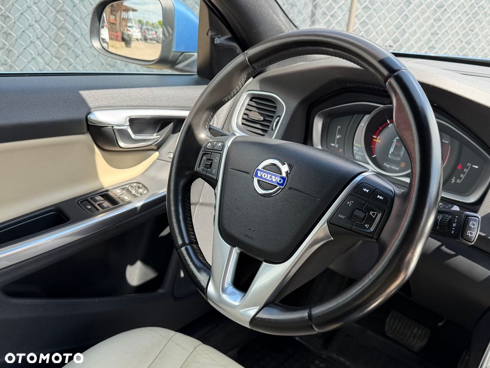 Volvo V60 D4 Drive-E Momentum - 26