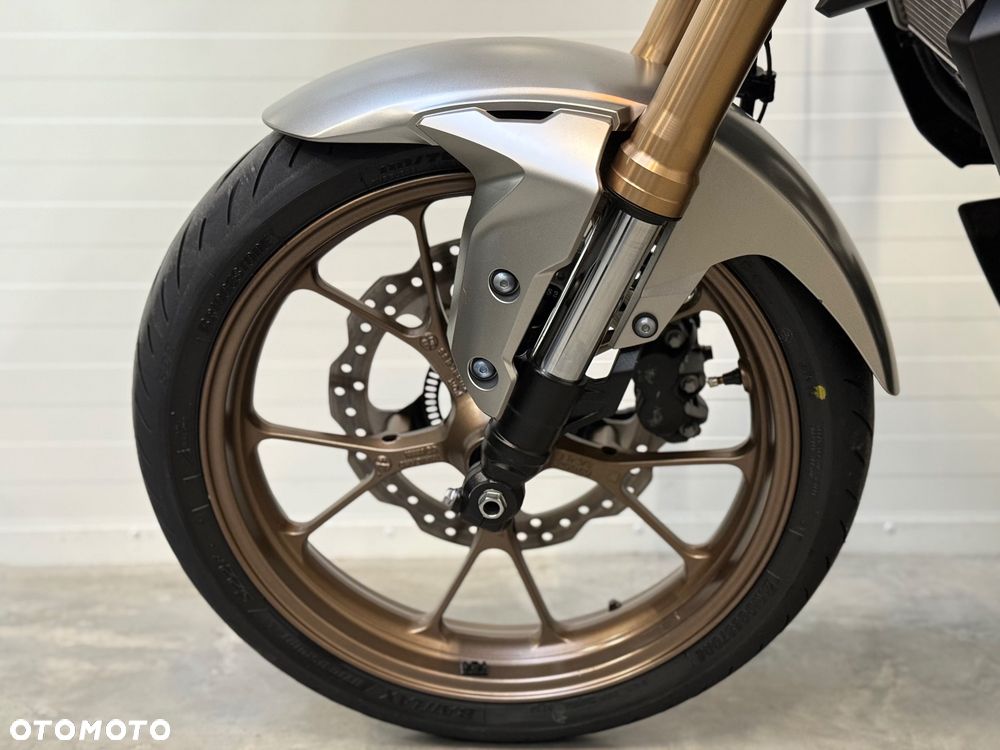 Honda CB - 24