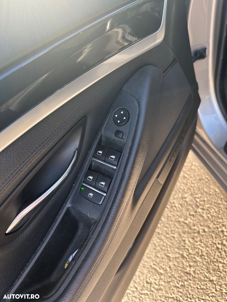 BMW Seria 5 525d xDrive AT - 13
