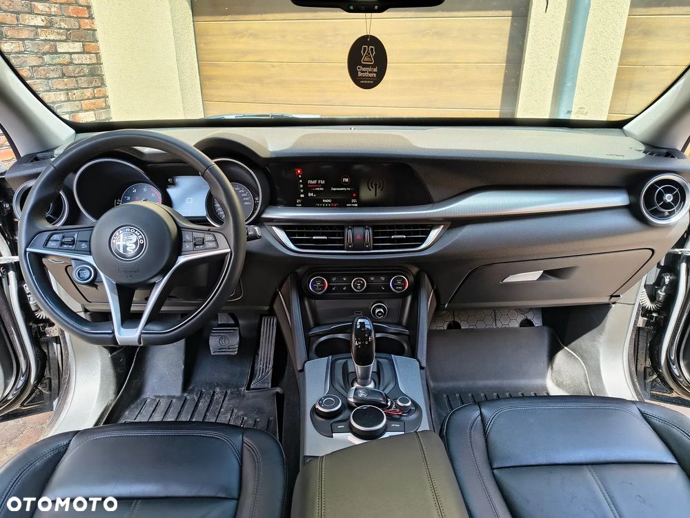 Alfa Romeo Stelvio - 15