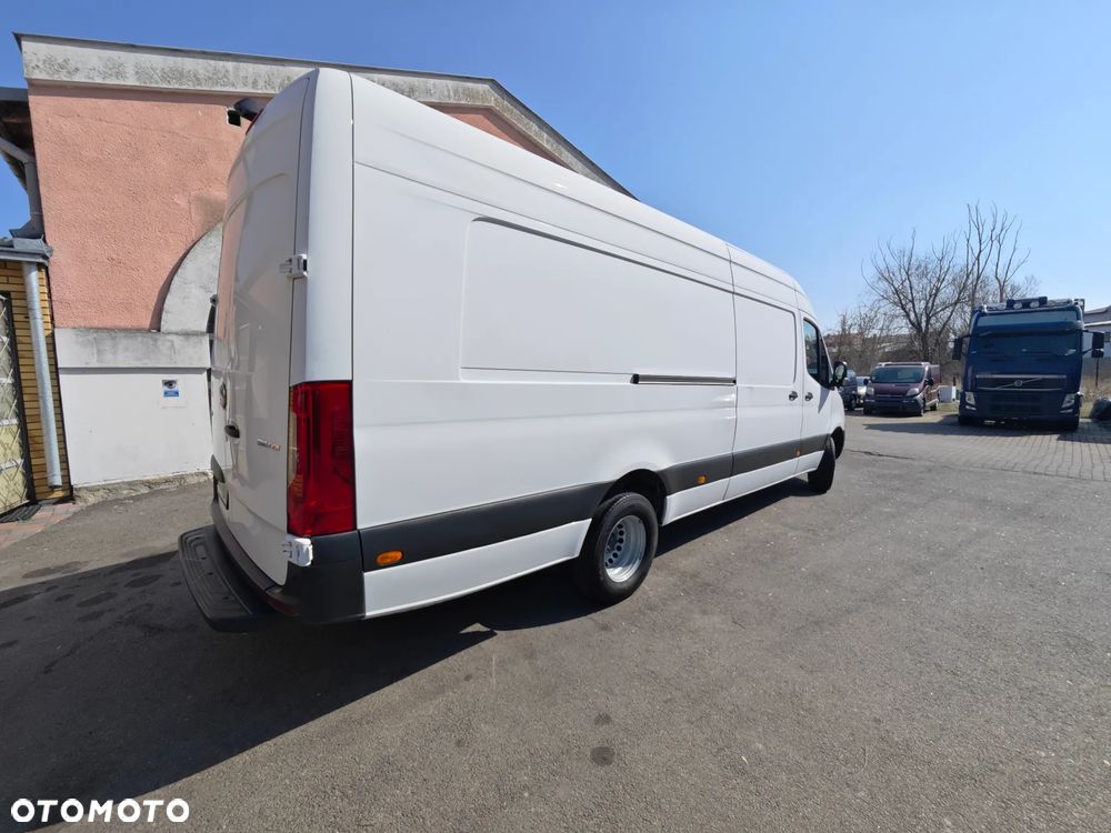 Mercedes-Benz Sprinter - 2