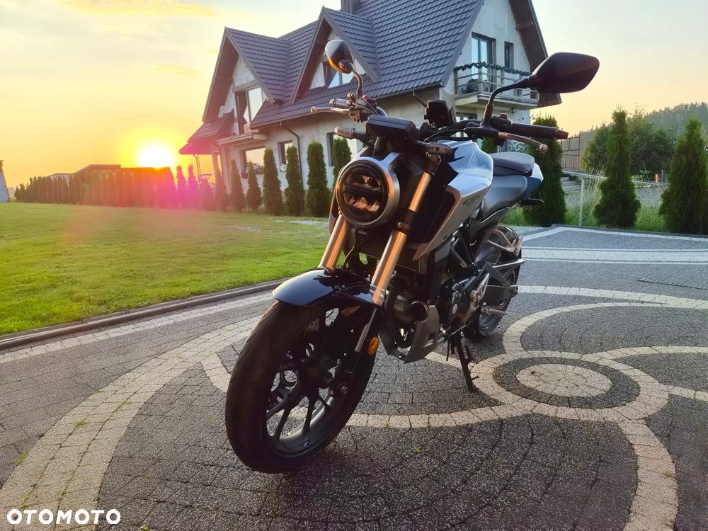Honda CB - 1