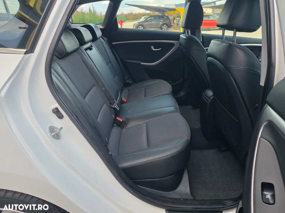 Hyundai i30 1.6 CRDI Automatik Style - 12