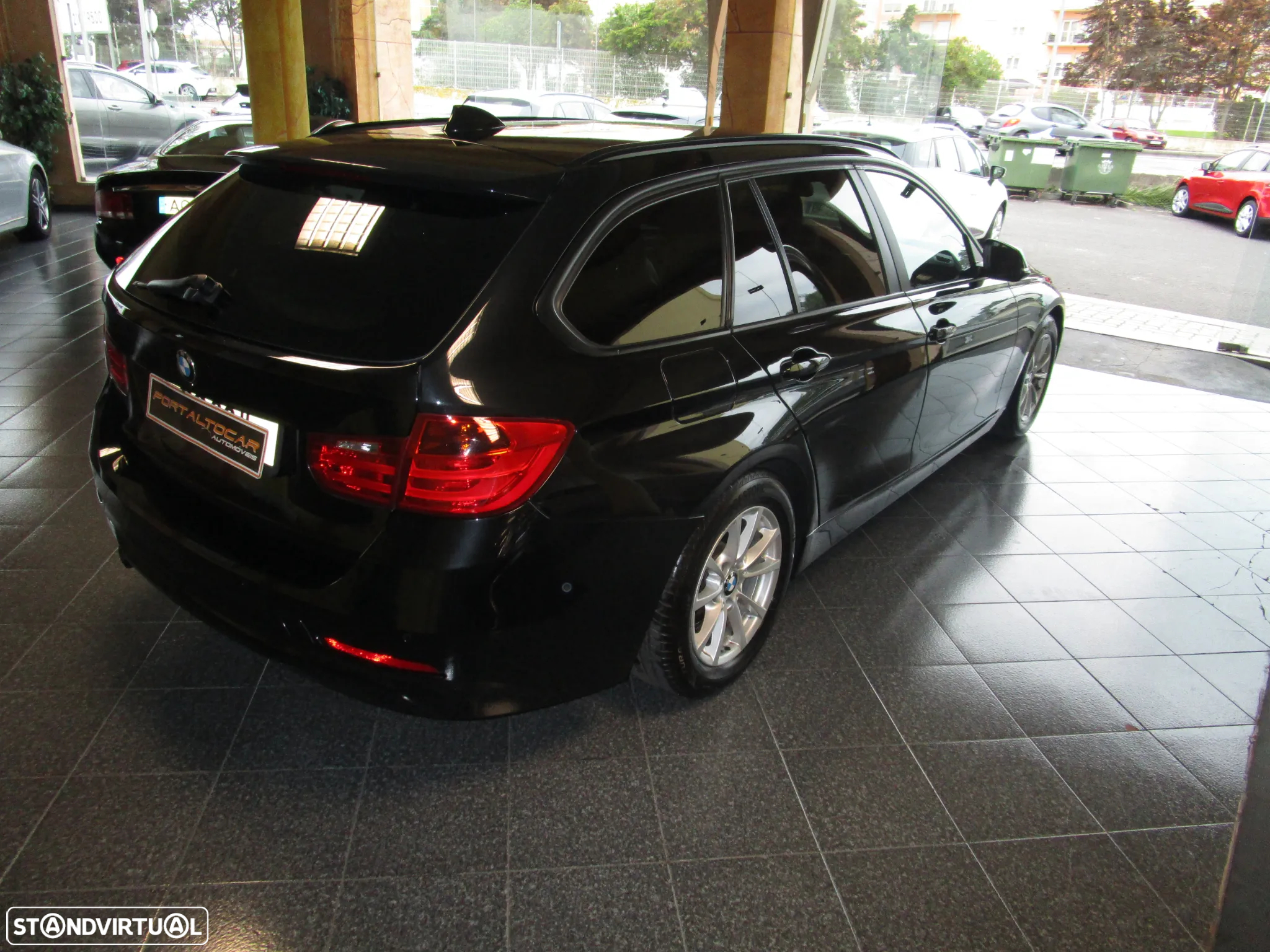 BMW 320 d DPF Touring Aut. Edition Sport - 6