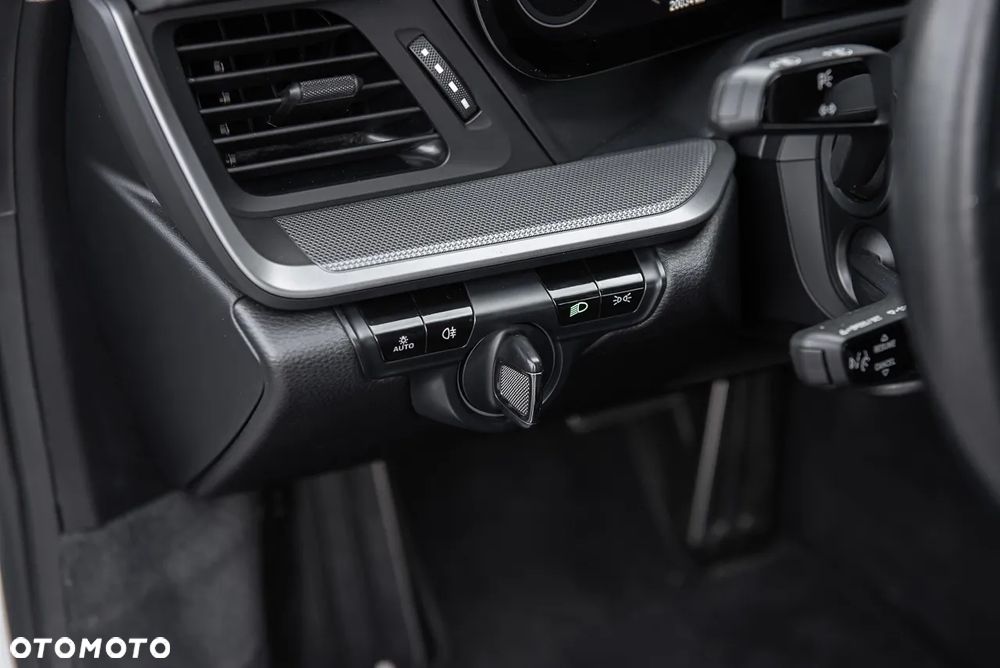 Porsche 911 Carrera - 18