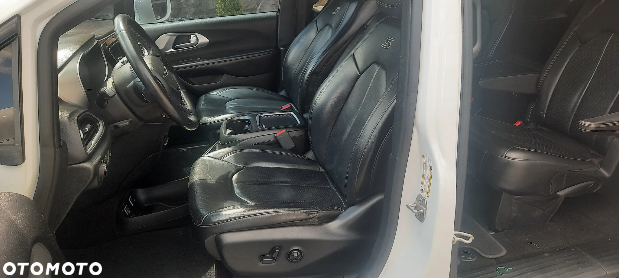 Chrysler Pacifica - 29