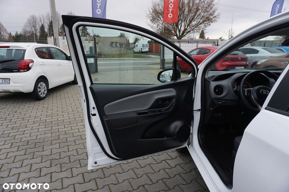 Toyota Yaris 1.0 VVT-i Team Deutschland - 19