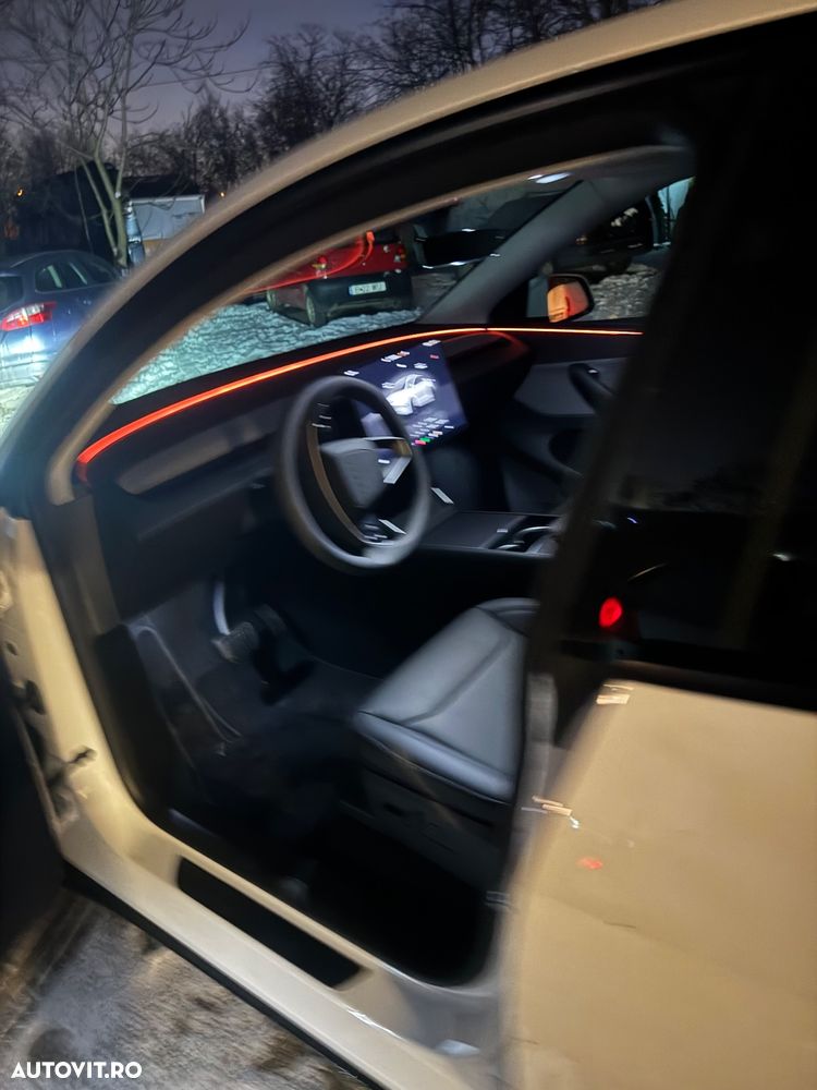 Tesla Model Y RWD - 4