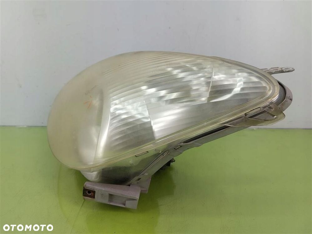 Reflektor lampa przód lewa Toyota Corolla Verso I 2001-2004 UPM60GF20 - 3