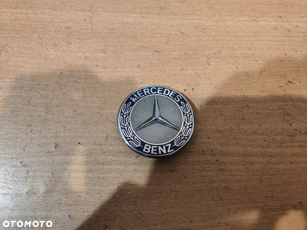 Emblemat Mercedes W220 przód 1298880110 - 1