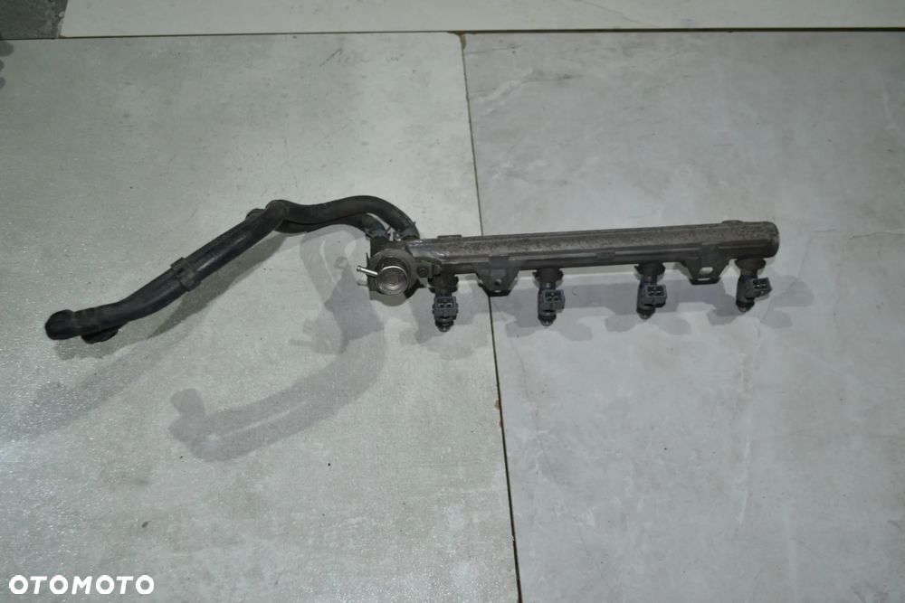 VW AUDI SEAT SKODA 1.4 LISTWA WTRYSKOWA WTRYSKI 036133319A KPL - 2