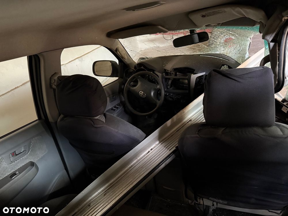 Toyota Hilux 2.5 D-4D DLX - 4