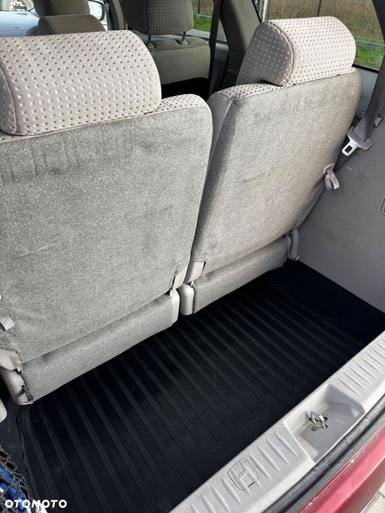 Mitsubishi Grandis 2.4 Intense - 20