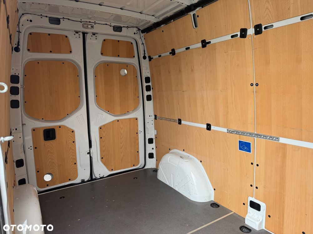 Mercedes-Benz Sprinter 907 - 21