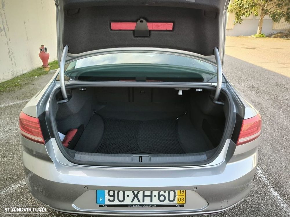 VW Passat 2.0 TDI Business P.DSG - 15