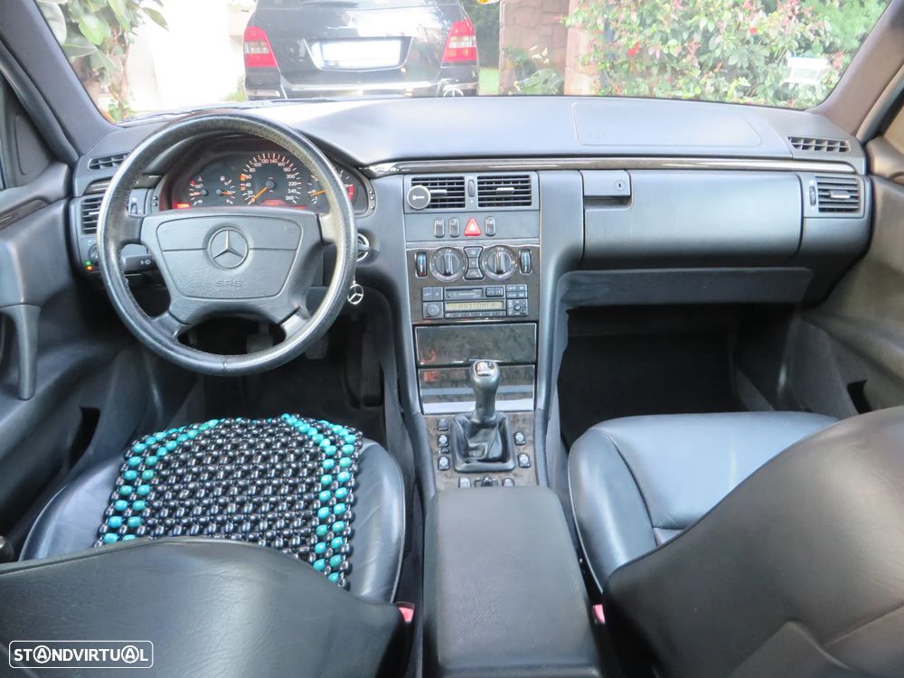 Mercedes-Benz E 250 TD Classic - 20