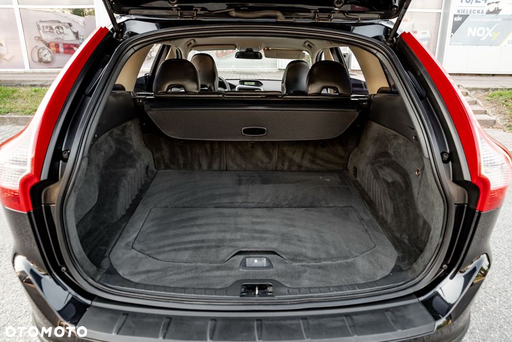 Volvo XC 60 T6 AWD Momentum - 36