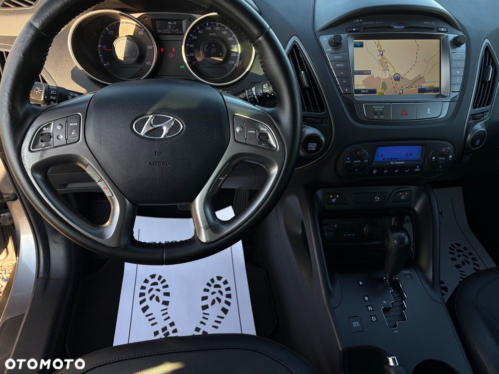 Hyundai ix35 2.0 CRDi 4WD Automatik Fifa World Cup Silver Edition - 9