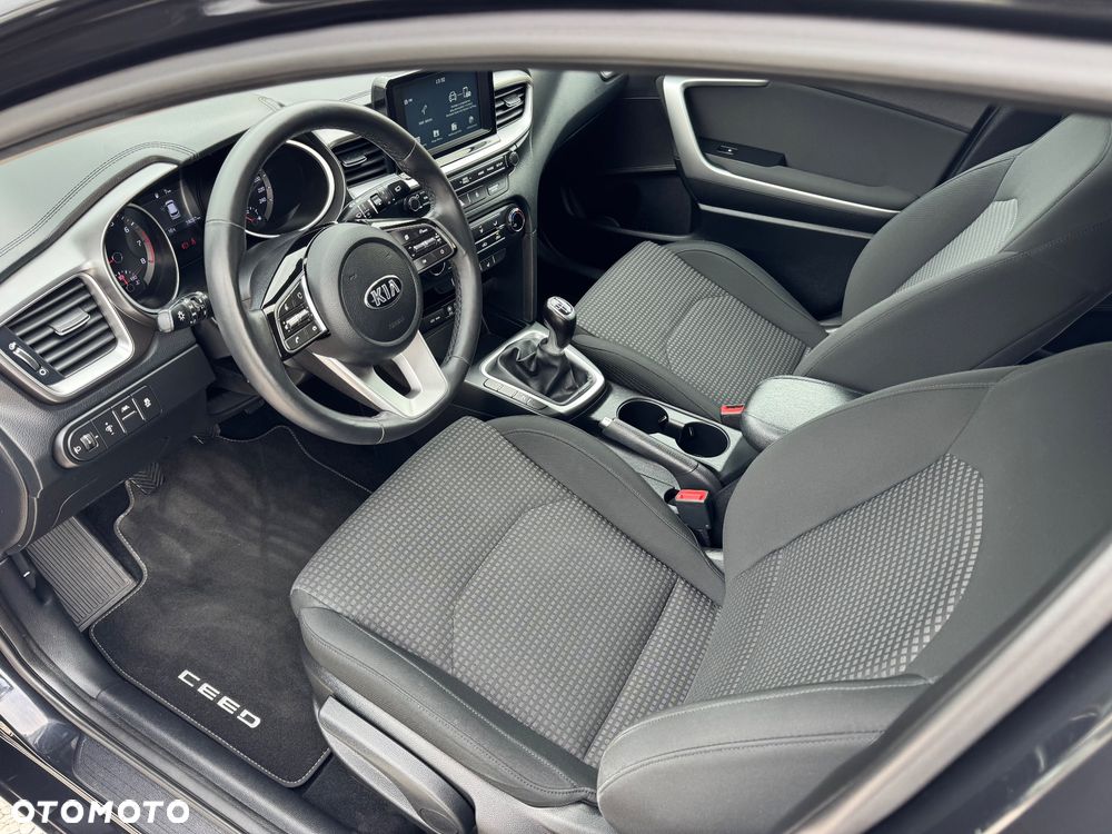 Kia Ceed 1.4 CVVT Dream-Team Edition - 17