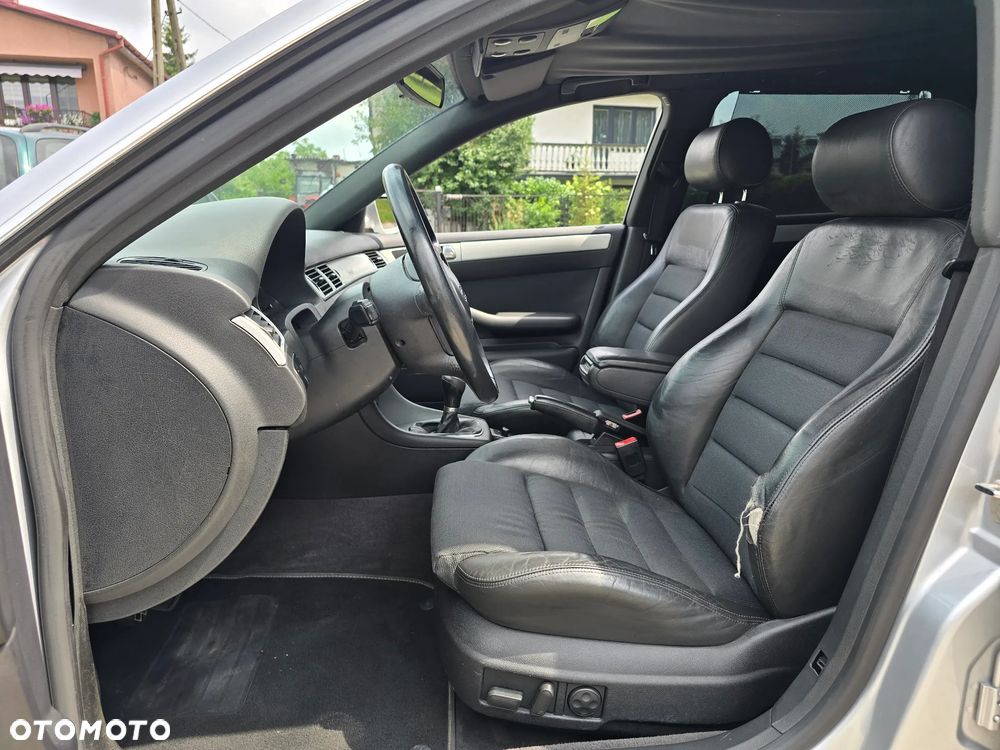 Audi A6 Avant 2.7 T quattro - 12