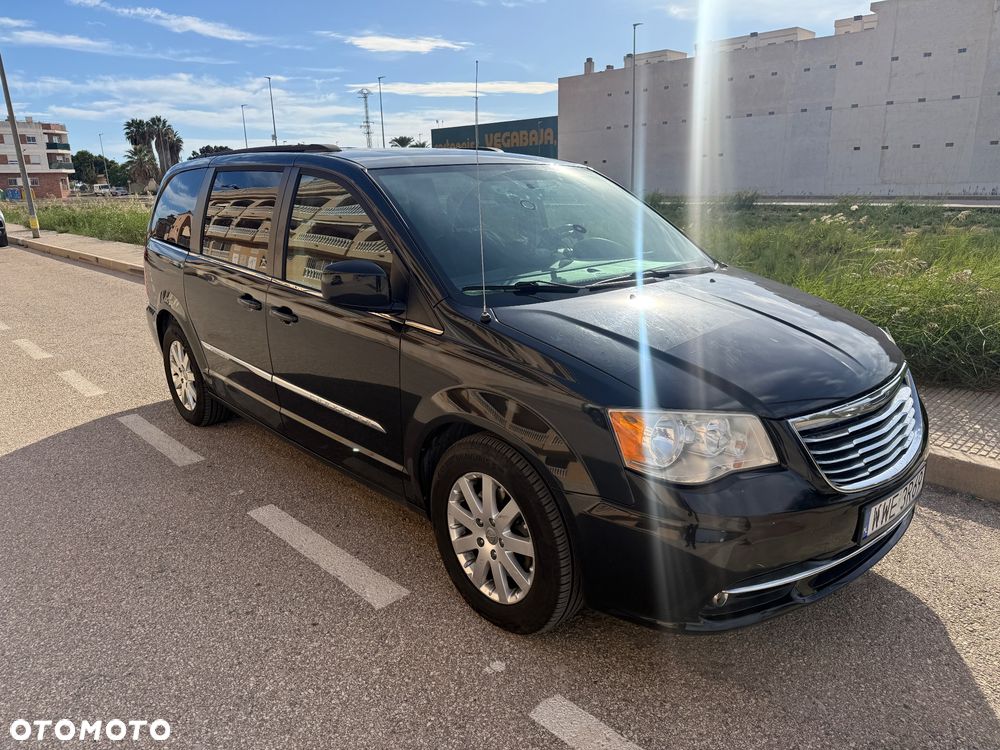 Chrysler Town & Country - 1
