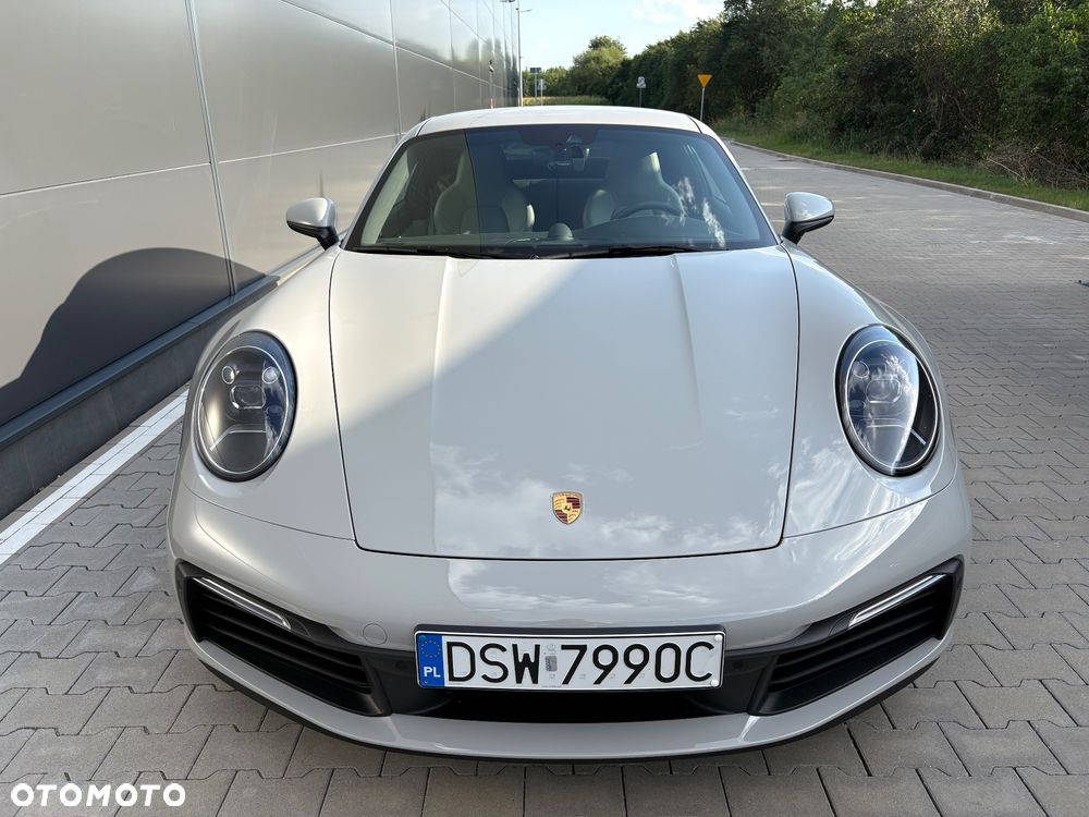 Porsche 911 Carrera 4 - 18