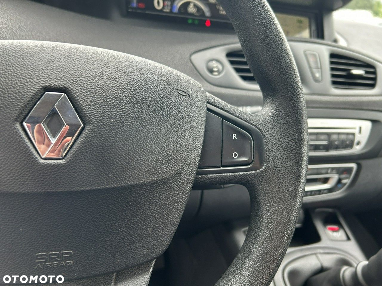 Renault Grand Scenic - 12