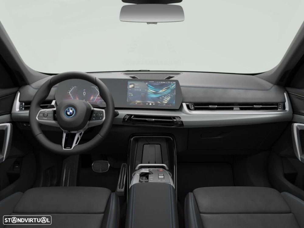 BMW iX1 eDrive20 Edição Desportiva M - 4