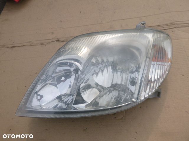 LAMPA LEWY PRZÓD LEWA PRZEDNIA TOYOTA COROLLA E12 01- - 7