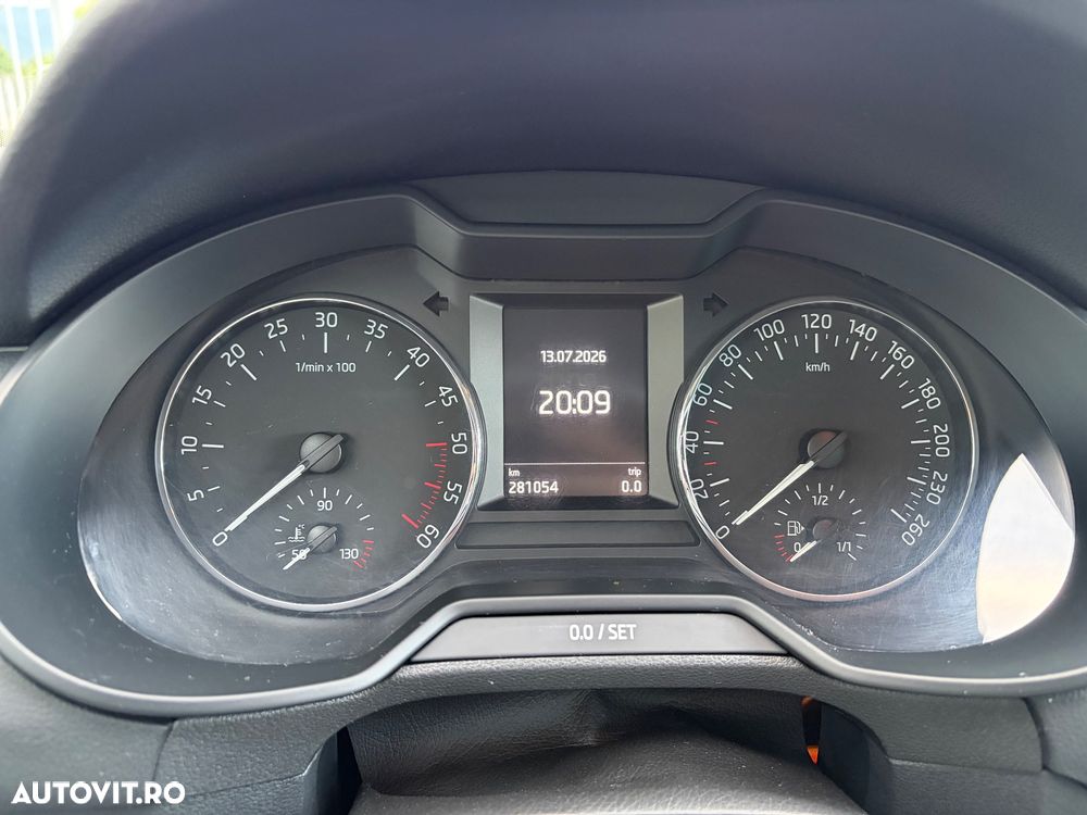 Skoda Octavia 2.0 TDI DSG 4X4 Style - 27