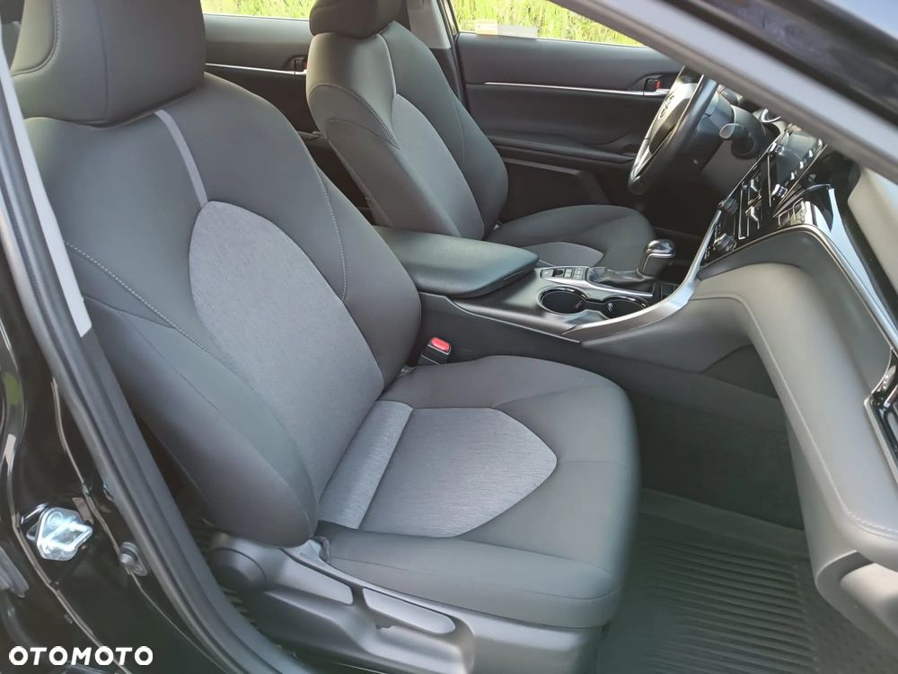 Toyota Camry 2.5 Hybrid Comfort CVT - 22