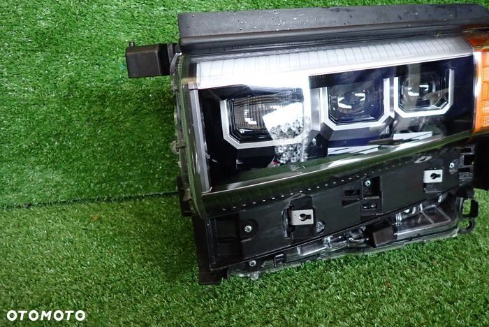 TOYOTA LAND CRUISER J250 J25 24- lampa lewa przednia przód - 3